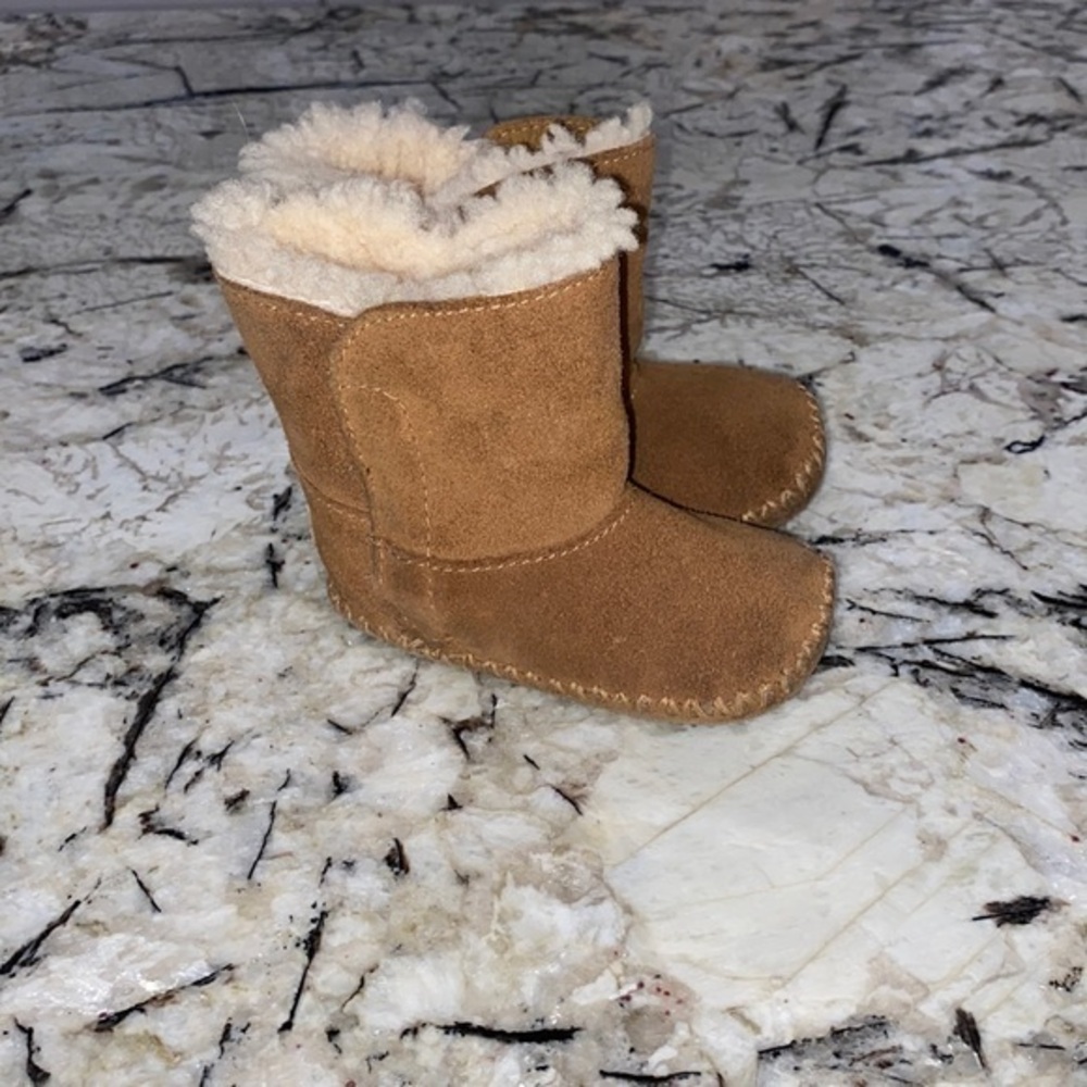 Baby Ugg Caden Boots in‎ size 2/3 - Picture 2 of 8